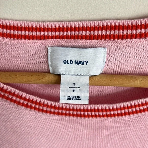 LOVE Sweater - Picture 3 of 3